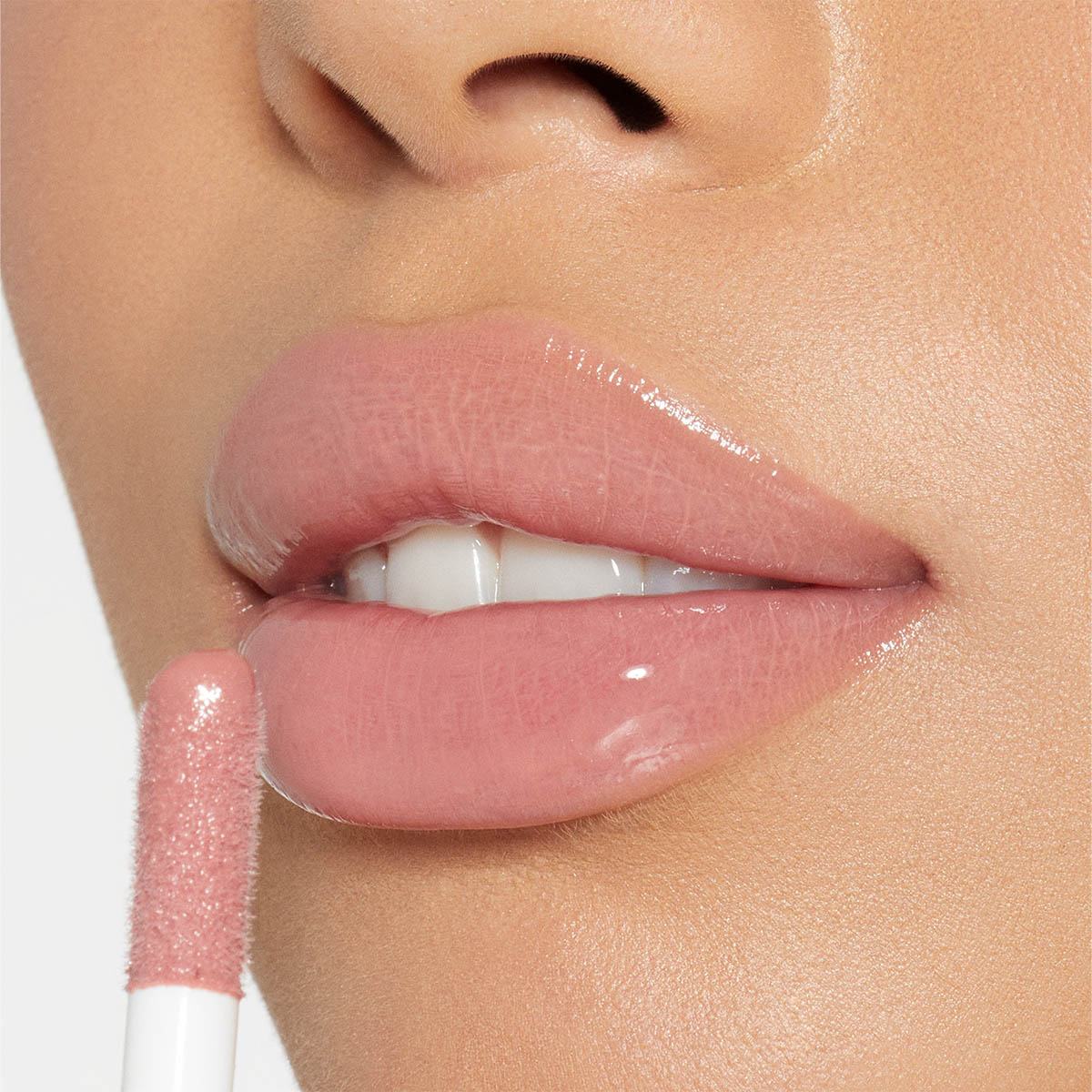 KYLIE COSMETICS HIGH GLOSS (BRILLO LABIAL)